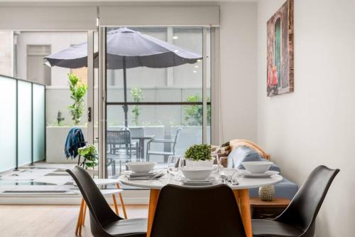 Brunswick 1-Bedroom Gem by Short & Long Stays