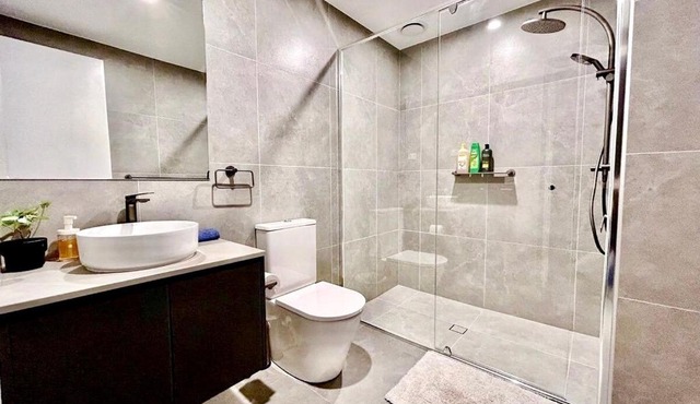 C01-Summit Contemporary stylish 2BR Apartment