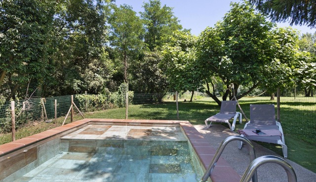 Cabana at Mas Violella: Charm, Views, and Natural Light. Air Conditioning & Wi-Fi