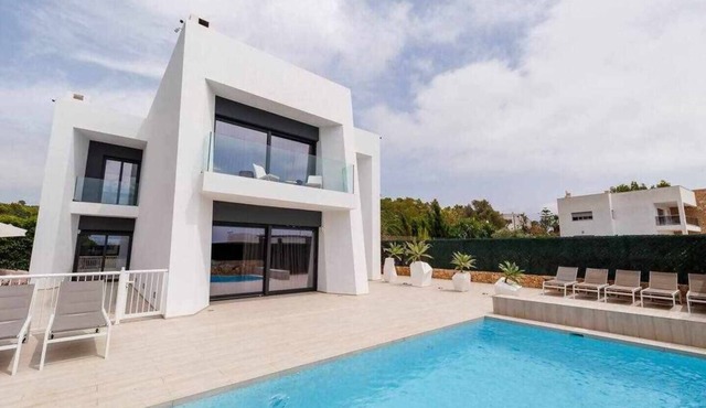 Can Emyla new modern villa with gym 5´from PACHA