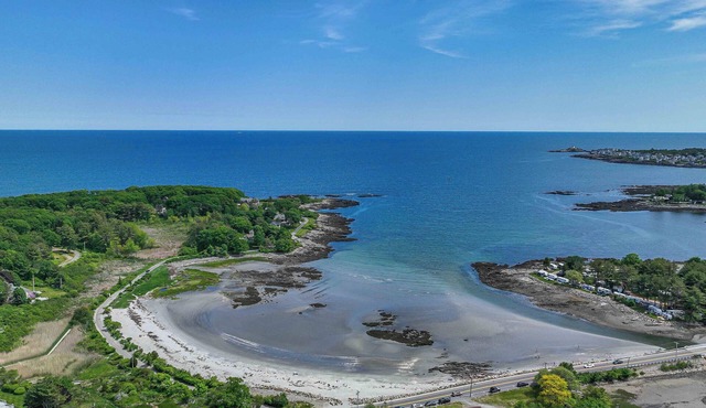 Cape Neddick Coastal Hideaway – New England Charm! Walk to Beach in Cape Neddick