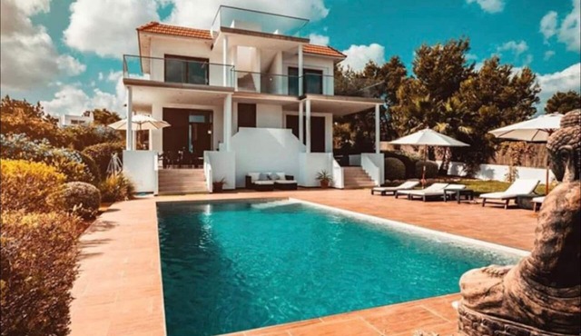 Casa Bonita Outstanding Luxury Villa in IBIZA,walk to all amenities & Beach