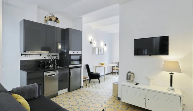 Casa Nanit Apt B near Camp Nou