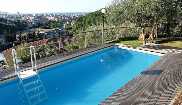 Casa Oleandro C: An elegant and welcoming apartment surrounded by the greenery, with Free WI-FI. in Chiavari