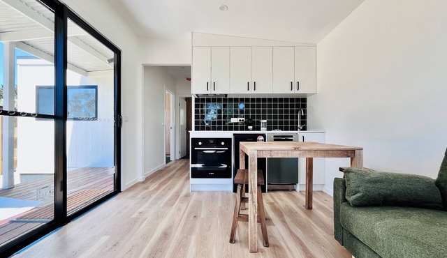 Castlemaine Short Stays - Cosy two-bedroom retreat - 5 minutes from Castlemaine
