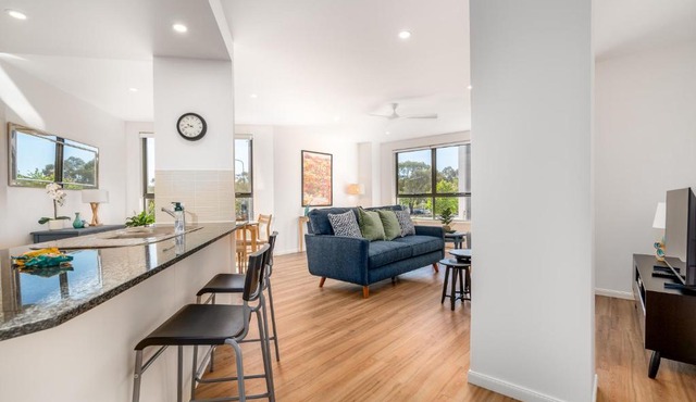 Central 2BR Stylish Apt Located in Greenway - Hosted by Canstay