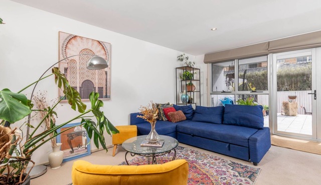 Central Braddon Retreat near Cafes and Culture