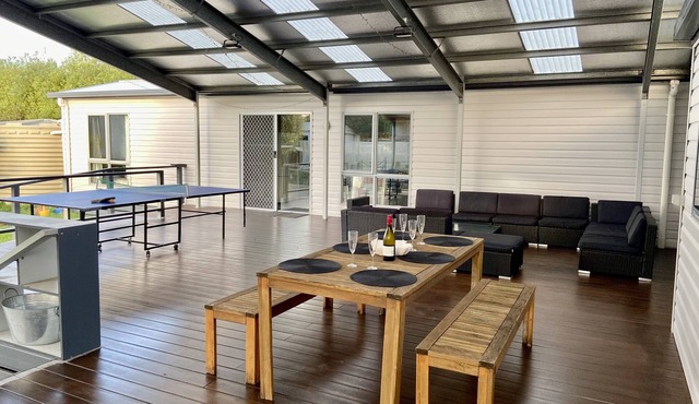 Central convenience for groups and families - Portarlington entertainer!