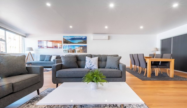 Central & Modern Inner City Apartment with WiFi in Launceston