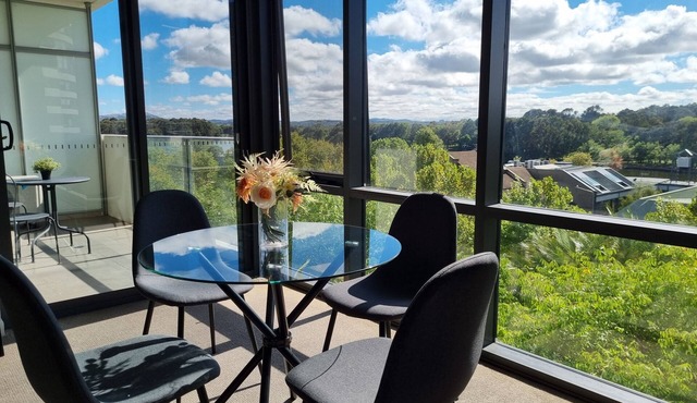 Charming 1-bedroom apartment in marvelous Belconnen with views of lake