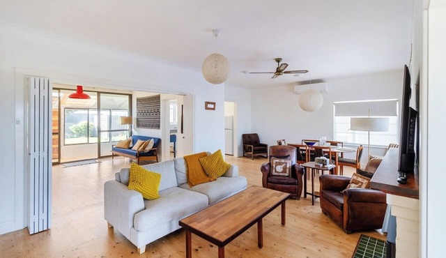 Charming Beachside Stay in Port MacDonnell
