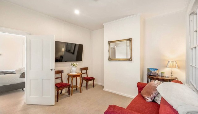 Charming North Hobart Cottage | 3 King Beds