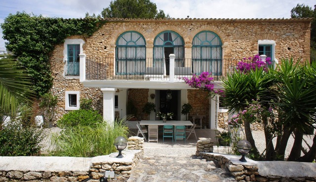 Charming Romantic finca with pool , near Ibiza town