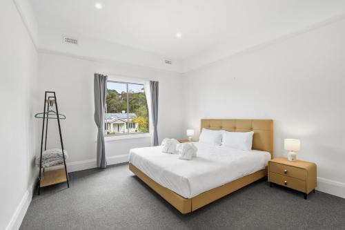 Charming Sandy Bay Stay