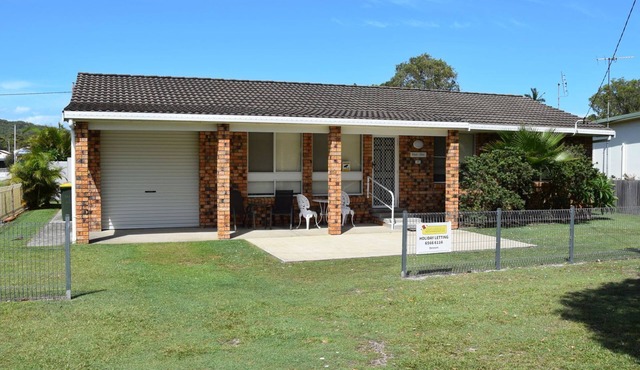 Chel-sea - Modern 3-bedroom home with a sleep out in the garage in peaceful Hat Head
