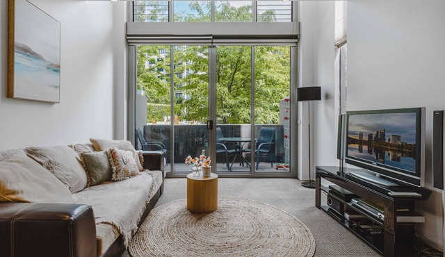 Chic 1-Bed Apartment near Parliament House