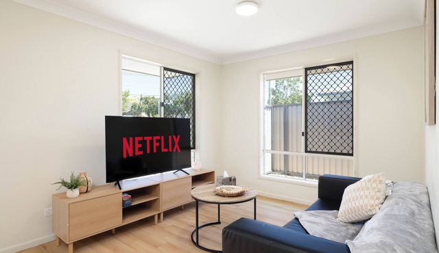 Clean Acacia Ridge 1BR | Kitchen | 12AS1