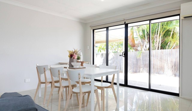 Clean Acacia Ridge 2BR | Good Location w/Parking | 6AS2
