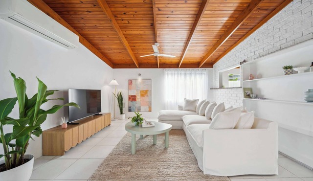 Coastal Comfort: Relax & Recharge in Maroochydore