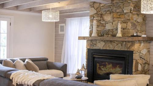 Coastal Cottage with Pool at Copacabana in Copacabana