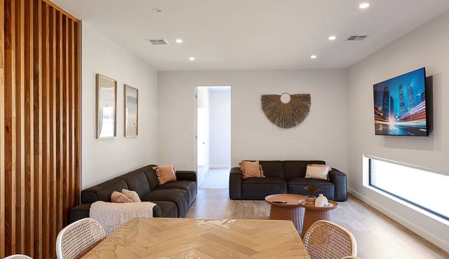Coastal Lux Retreat; Sleeping 10, Indented Heads, brand new, aircon, heating, spacious