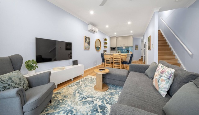 Comfortable 3-Bed House with Alfresco Dining