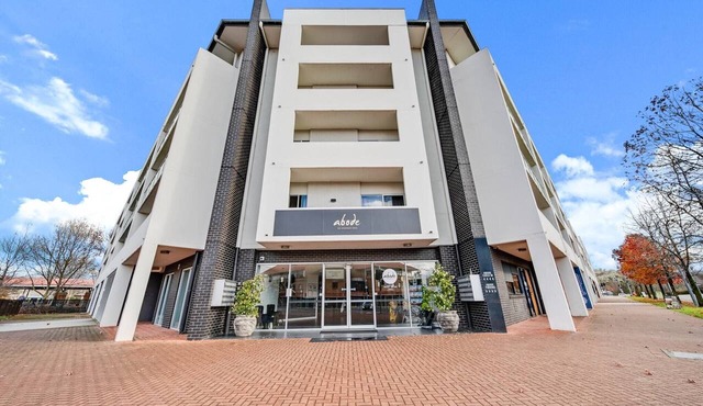 Comfy Lakeside 1-Bed with Secure Parking