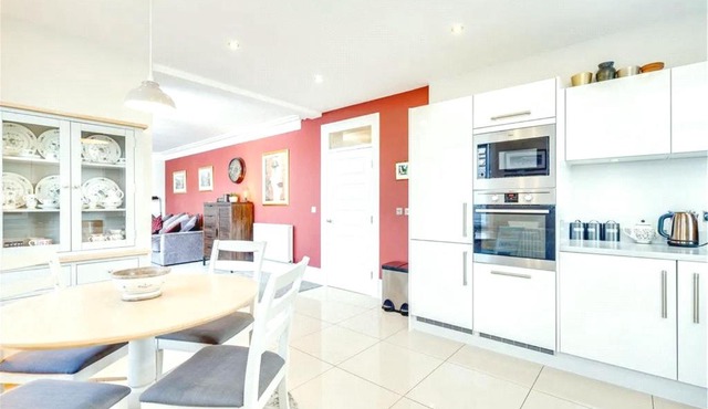 Cool & colorful centric apartment-Rubi