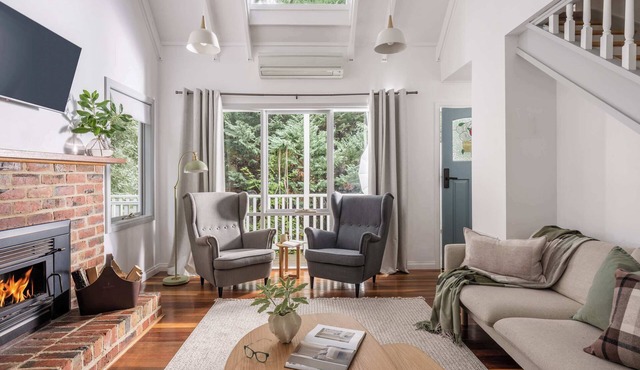 Cosy 2 Bedroom Cottage with spabath and fireplace