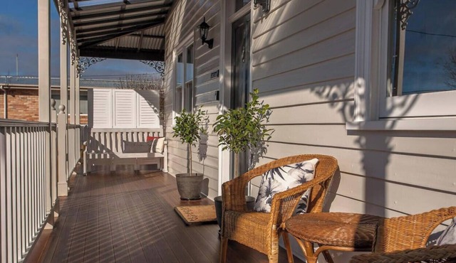 Cosy Studio, "The Maid" easy walking to City in Sandy Bay