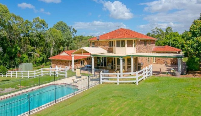Country Retreat with Pool, 30 Min to Brisbane & Gold Coast, 6 Min to Siromett!