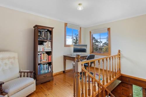 Country-style Stunner - Bushland Peace & Privacy