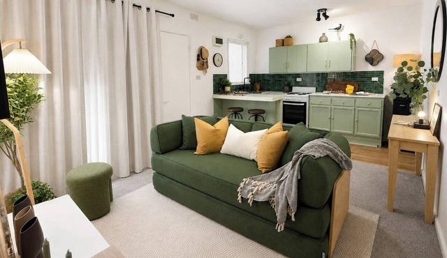 Cozy 1BR Near MCG and Richmond Cafés
