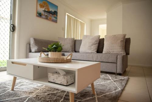 Cozy 3BR Retreat, Ensuite, Wi-Fi