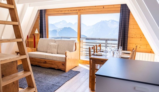 Cozy chalet in Huez with terrace and WiFi in Huez