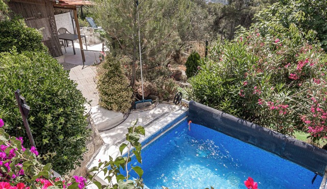Cozy, new, detached apartment with a pool, BBQ, and views of Barcelona