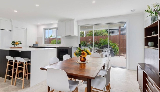 Currimundi Retreat Pet Friendly, Walk to the beach