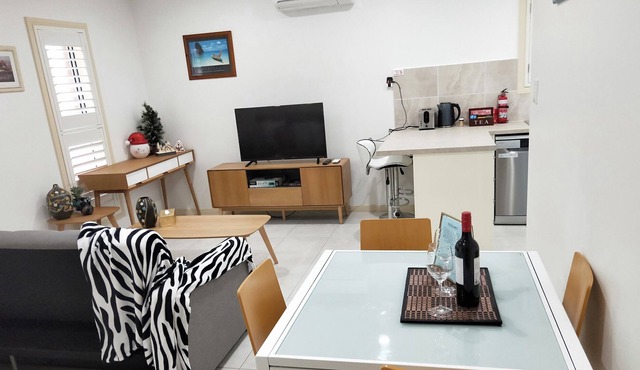 Cute and Quiet Flat at Elanora Heights