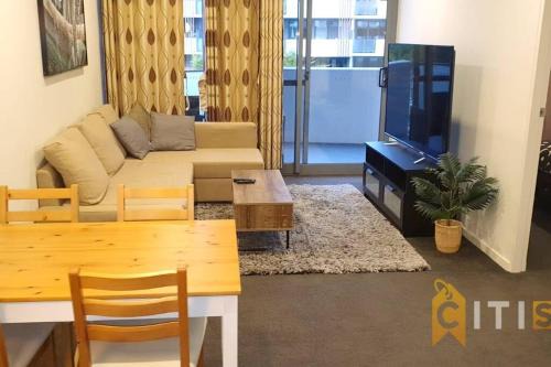 Delight in Dickson -2bd 2bth 2Csp Apt
