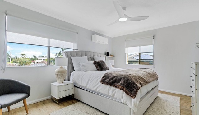 Delightfully Modern, Newly Renovated Apartment in Maroochydore