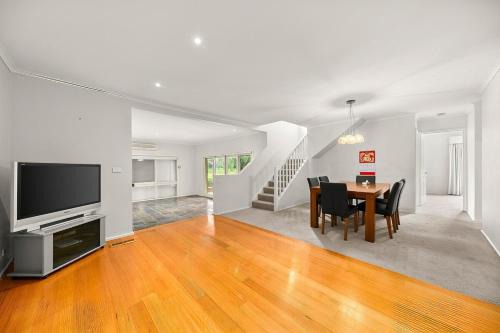 Direct access to Park 4 Bedroom Nice House