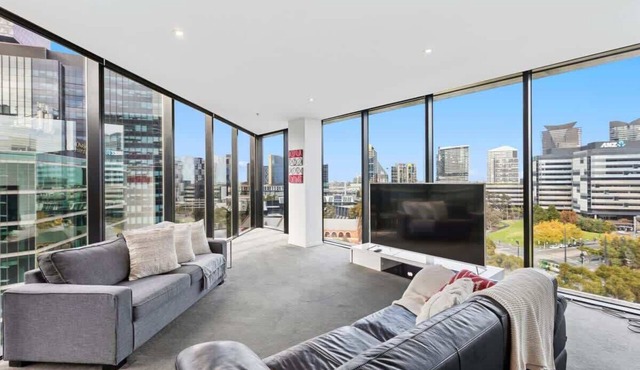 Docklands City Escape Views, Pool, Gym & Parking in Docklands