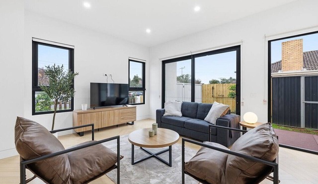 Domi Rentals - The Cheltenham Southland House