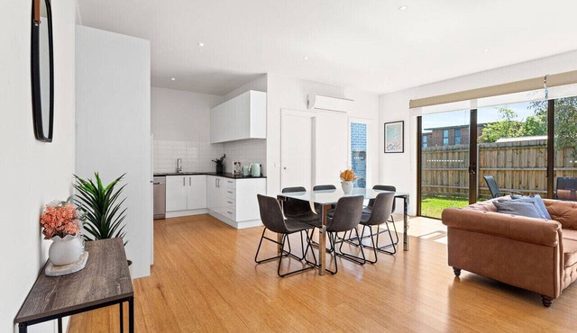 Domi Rentals - The Fregon Townhouse