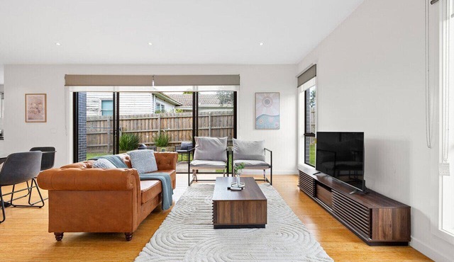 Domi Rentals - The Fregon Townhouse
