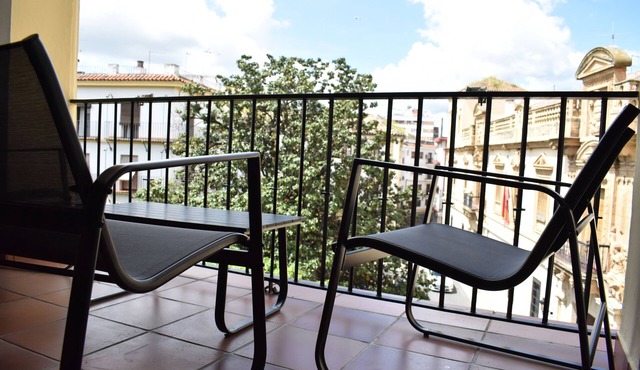 Downtown Apartment with Parking and Terrace