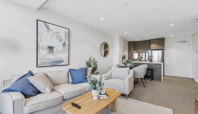 Elegant 2-Bed Apartment with Balcony & City Views