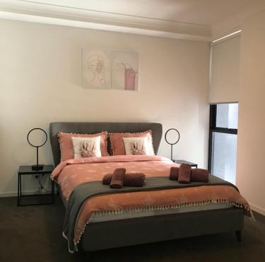 Elegant Design 2 Bed 2 Bath Apartment In Liverpool