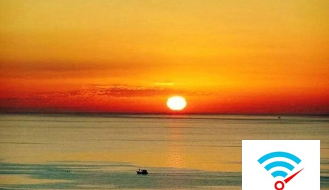 MAGNIFICENT VIEW - ANY COMFORT - AC - WIFI - TV SAT - NEAR BEACH AND MARINA