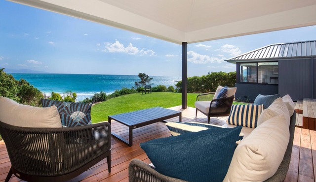 Escape-Luxury Absolute Beachfront Holiday Home, Culburra Beach